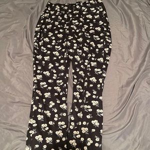 These are leggings like the popular ones on TikTok.. so they flare at the bottom